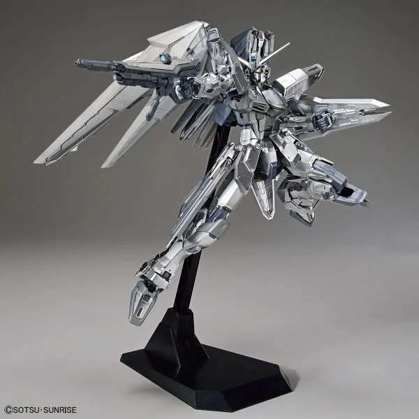 MG 1/100 FREEDOM GUNDAM 2.0 SILVER COATING 1