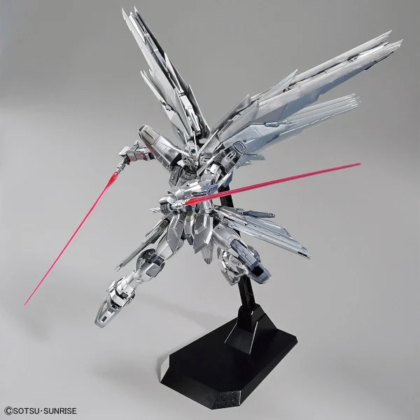 MG 1/100 FREEDOM GUNDAM 2.0 SILVER COATING 4