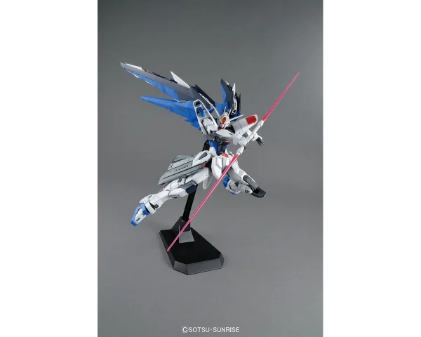 MG 1/100 FREEDOM GUNDAM VER 2.0 11