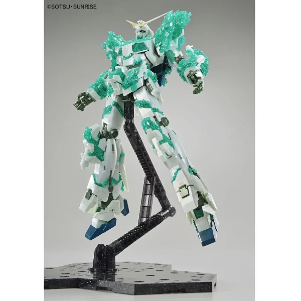 MG 1/100 UNICORN GUNDAM (LUMINOUS CRYSTAL BODY) 5